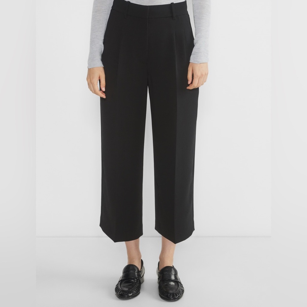 The Aritzia Effortless Pant Cropped - Size 2